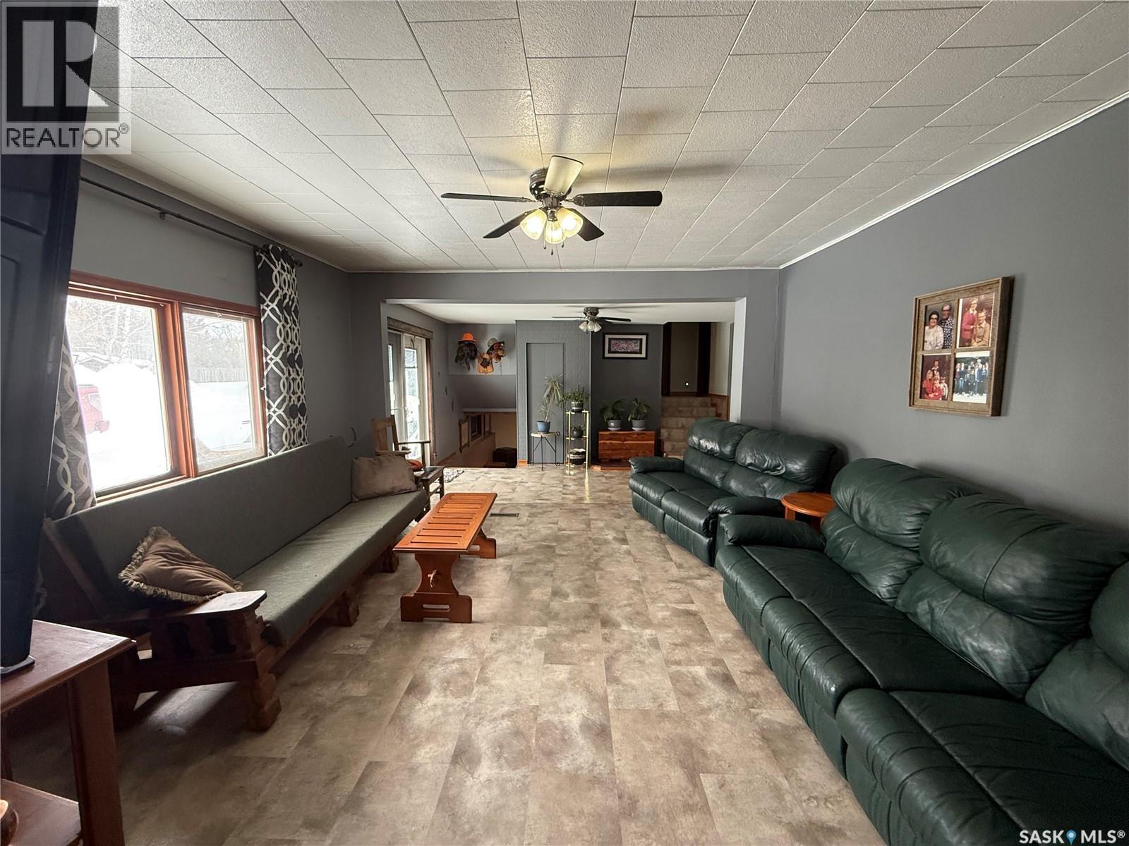 . Railway Avenue, Gladmar, SK - Indoor