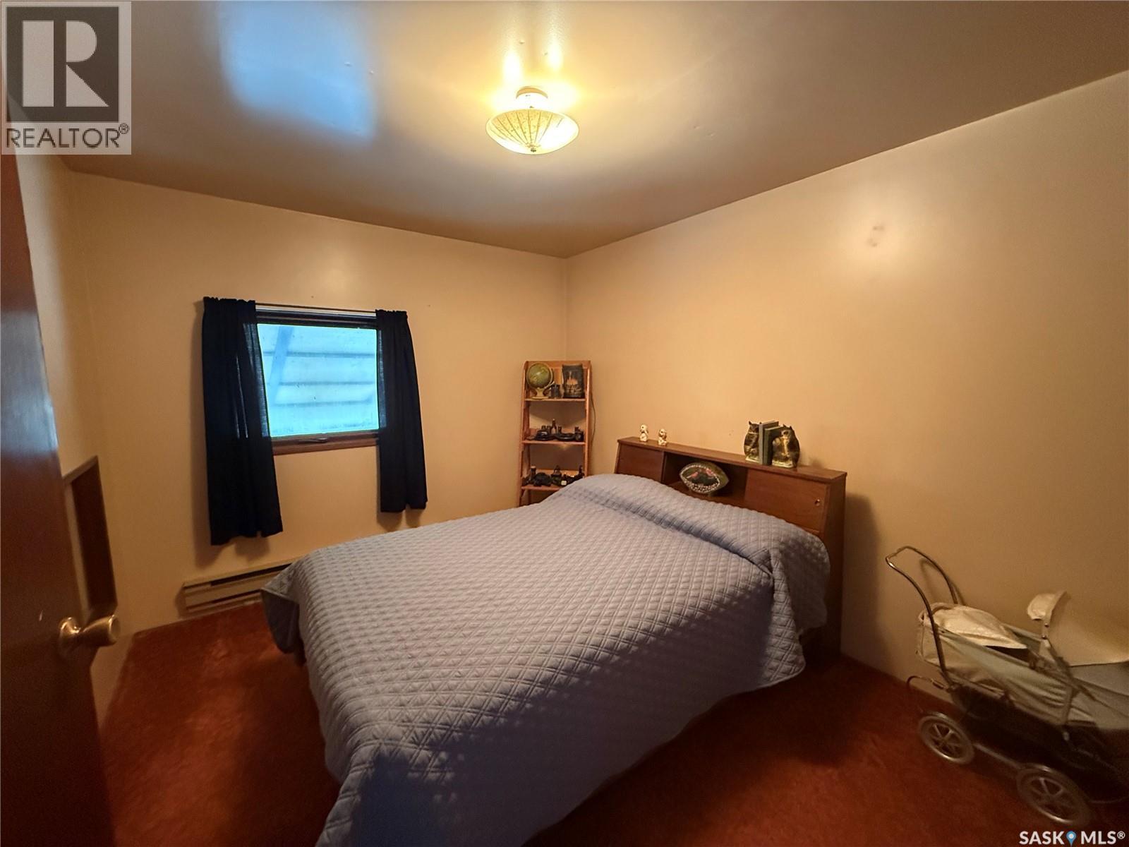 . Railway Avenue, Gladmar, SK - Indoor Photo Showing Bedroom