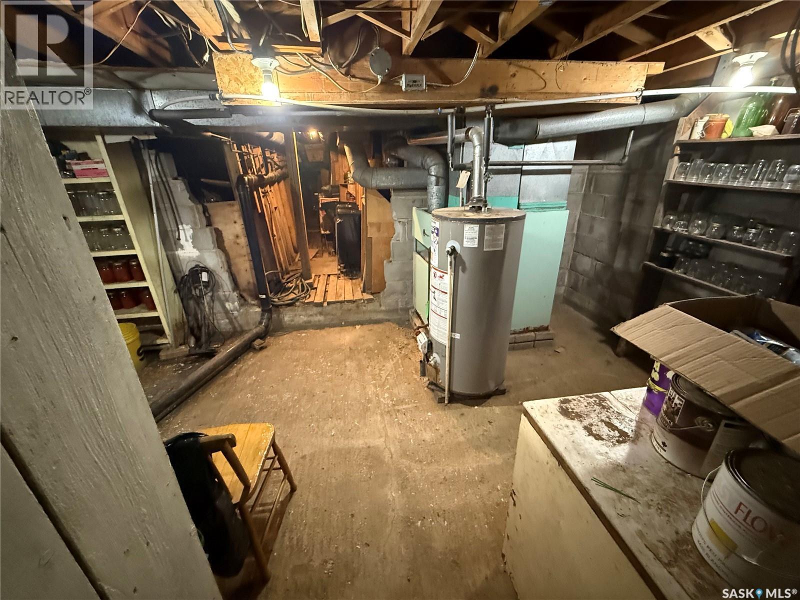 . Railway Avenue, Gladmar, SK - Indoor Photo Showing Basement
