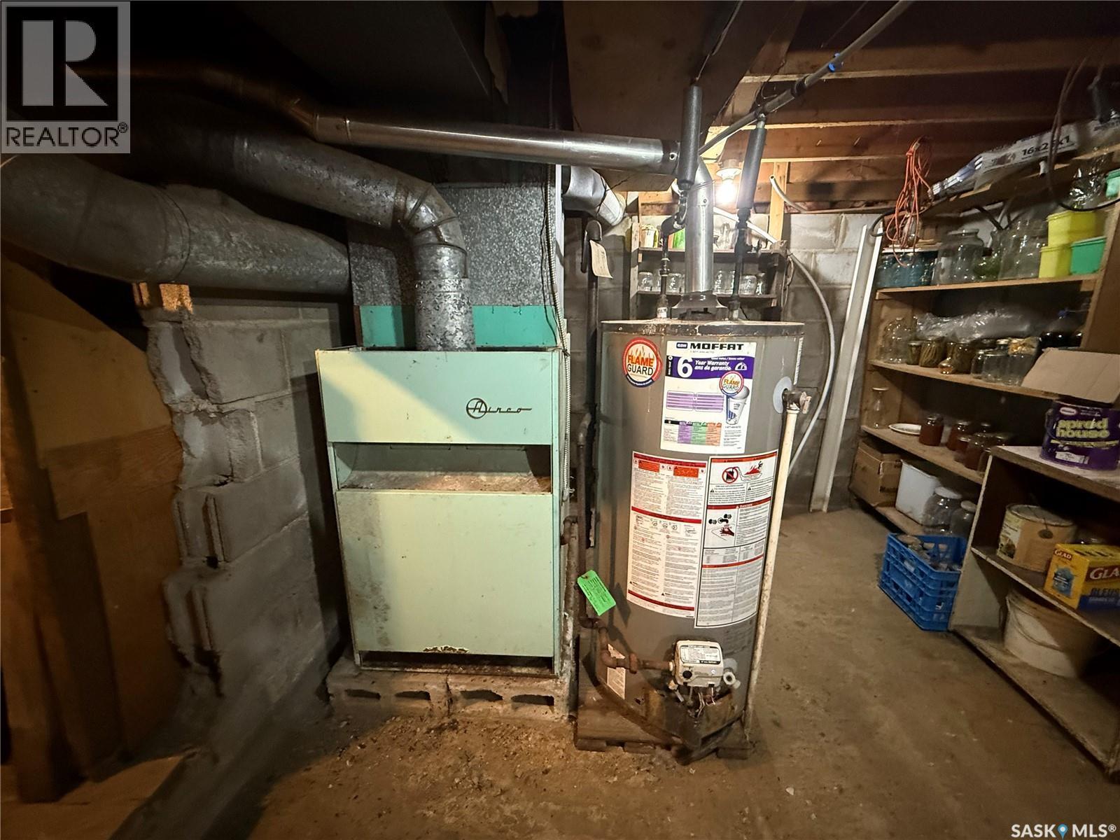 . Railway Avenue, Gladmar, SK - Indoor Photo Showing Basement