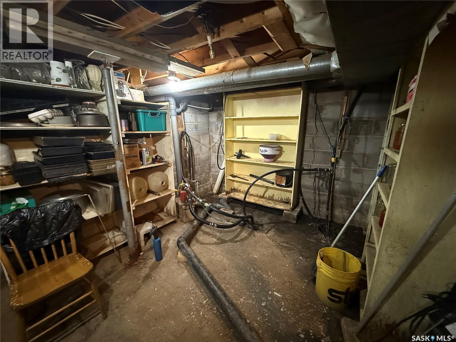 . Railway Avenue, Gladmar, SK - Indoor Photo Showing Basement