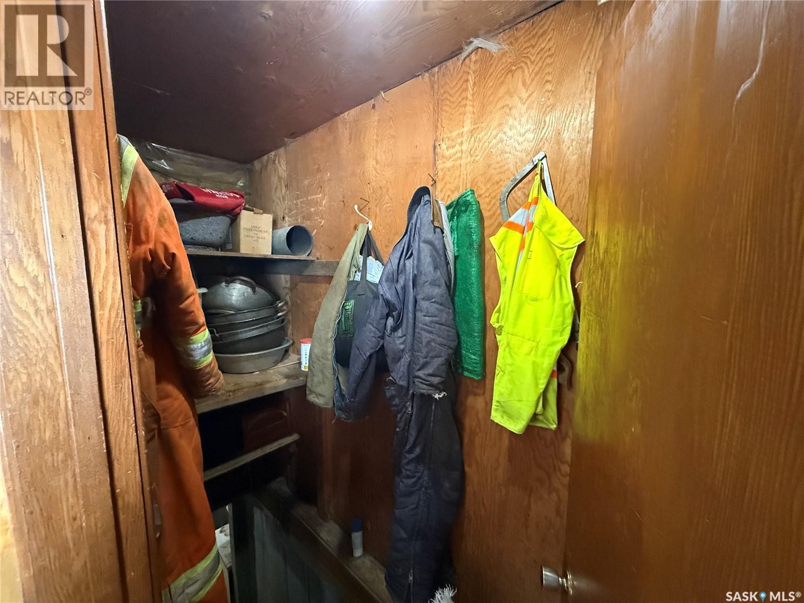 . Railway Avenue, Gladmar, SK - Indoor