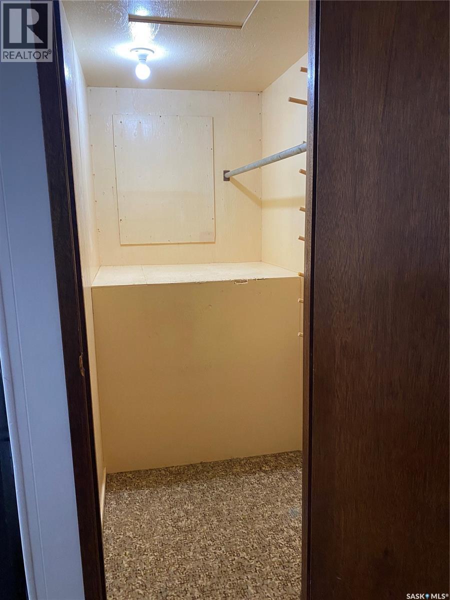 . Railway Avenue, Gladmar, SK - Indoor