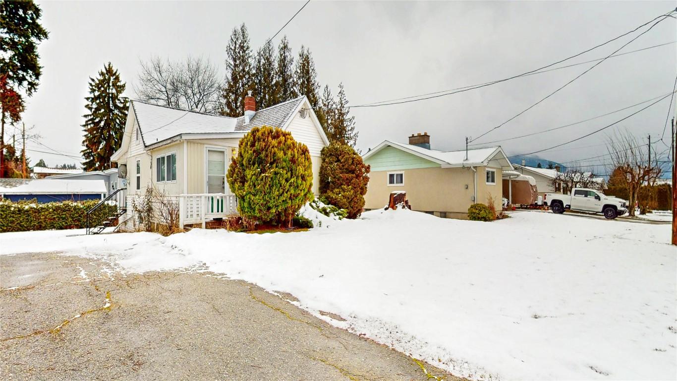 2113 Birch Street, Creston, BC - Outdoor