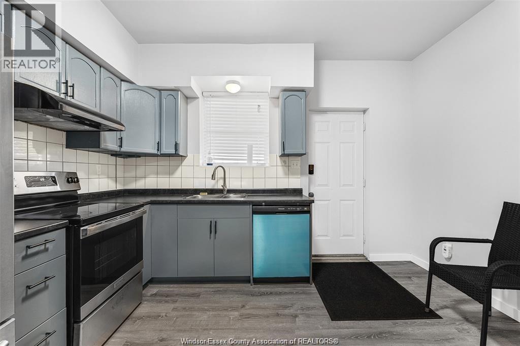 712 Brock, Windsor, ON - Indoor Photo Showing Kitchen With Double Sink