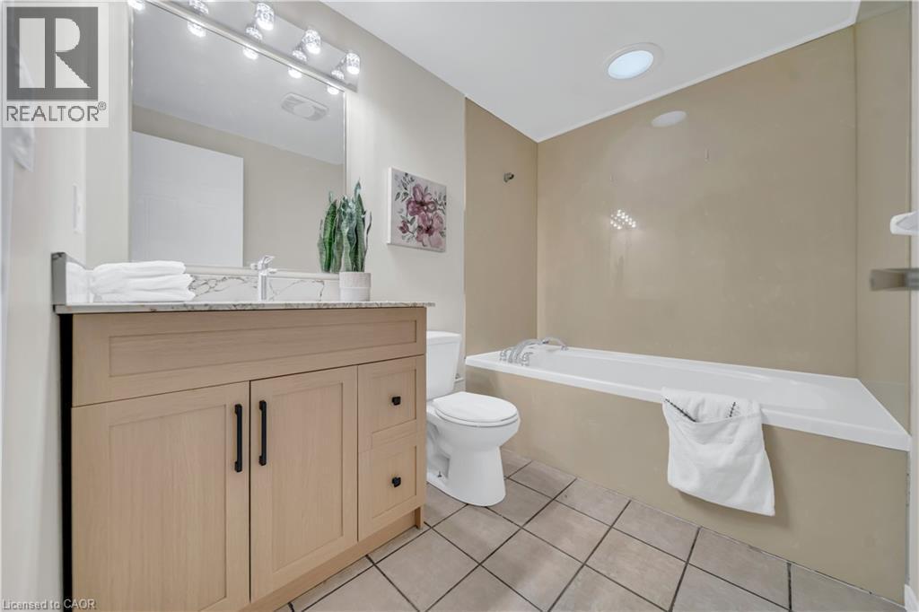 540 Mariner Drive, Waterloo, ON - Indoor Photo Showing Bathroom