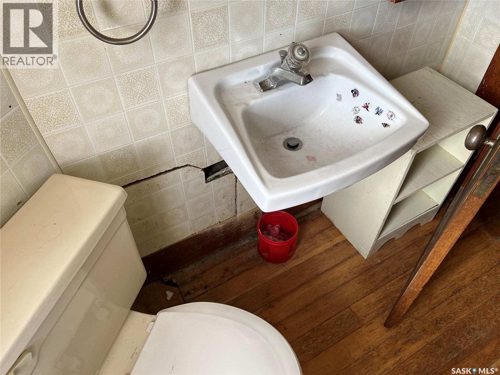 133 2Nd Street E, Lafleche, SK - Indoor Photo Showing Bathroom