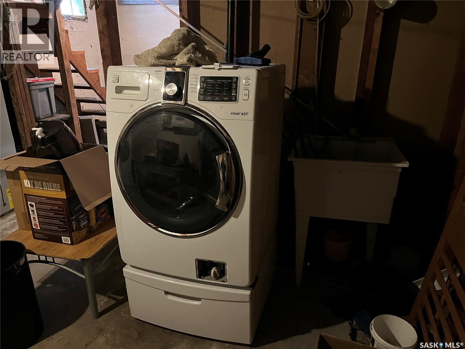 133 2Nd Street E, Lafleche, SK - Indoor Photo Showing Laundry Room