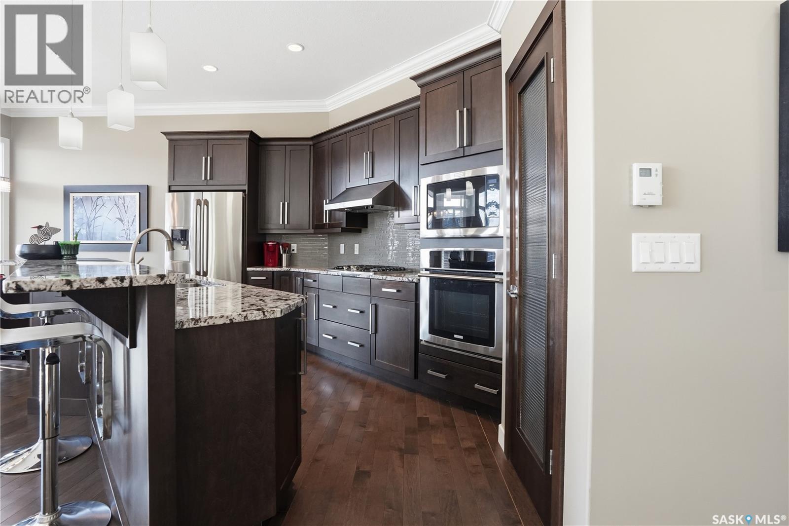 4506 Sandpiper Crescent E, Regina, SK - Indoor Photo Showing Kitchen With Upgraded Kitchen