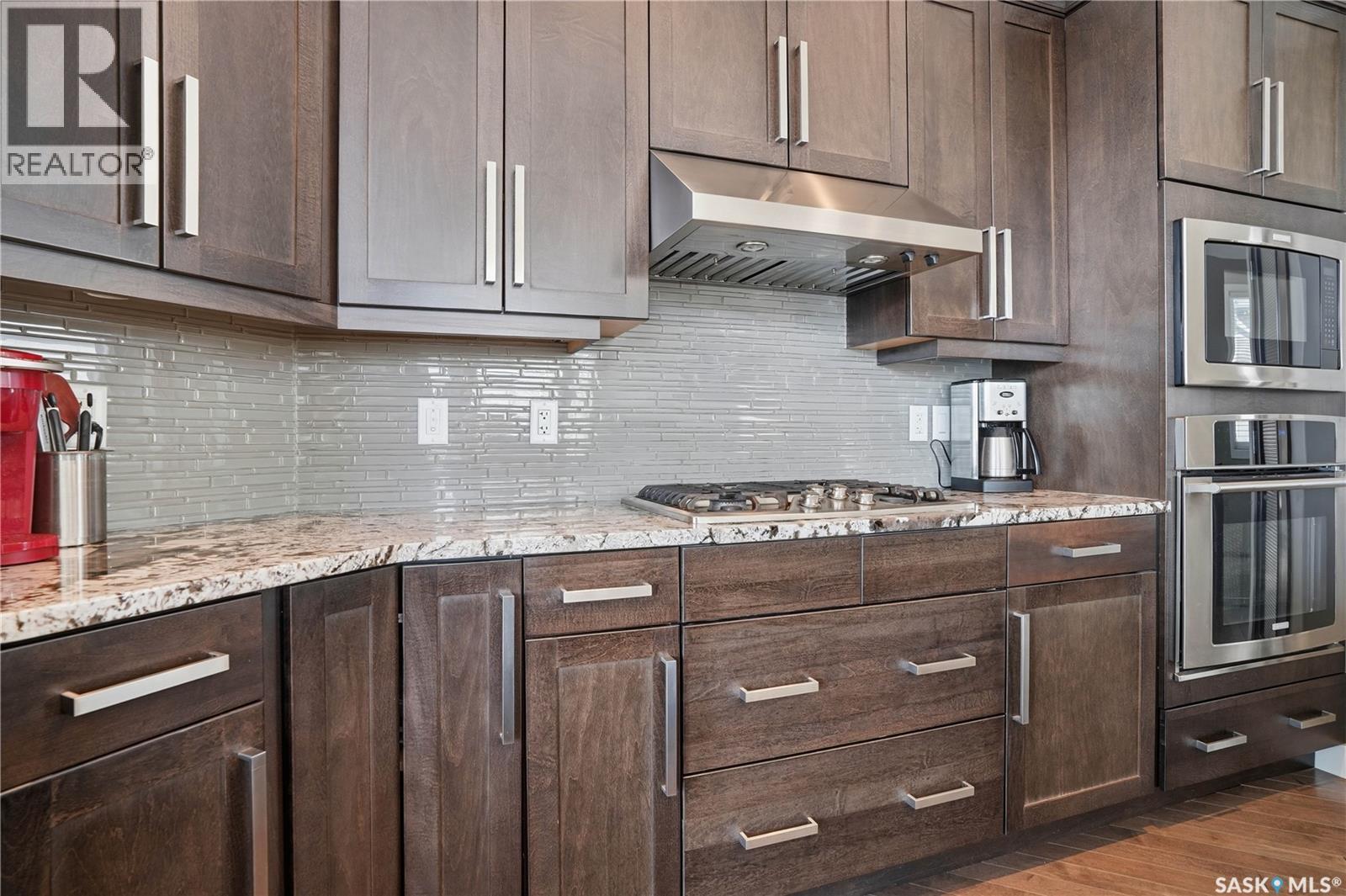 4506 Sandpiper Crescent E, Regina, SK - Indoor Photo Showing Kitchen With Upgraded Kitchen