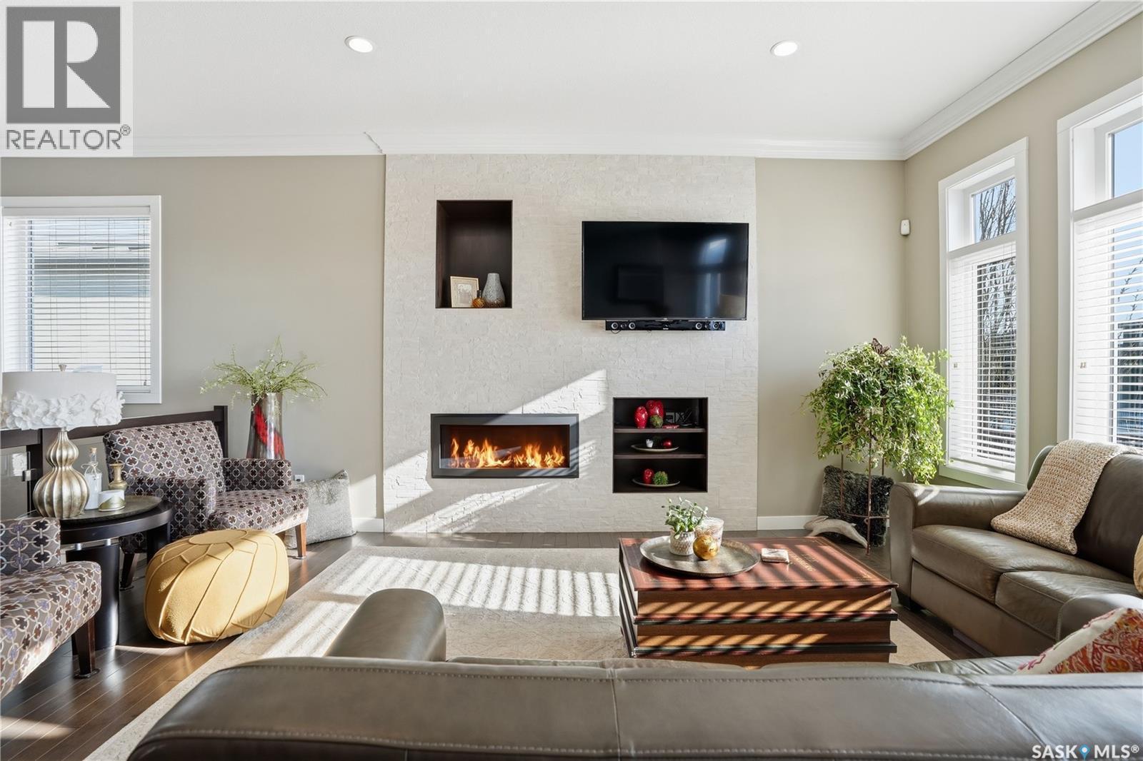 4506 Sandpiper Crescent E, Regina, SK - Indoor Photo Showing Living Room With Fireplace