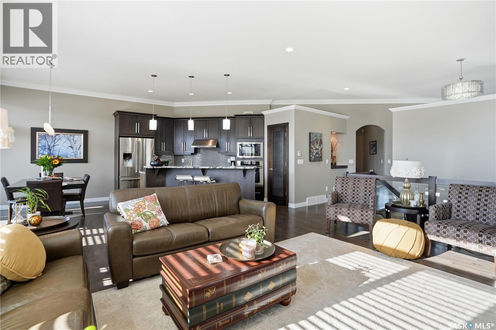 4506 Sandpiper Crescent E, Regina, SK - Indoor Photo Showing Living Room
