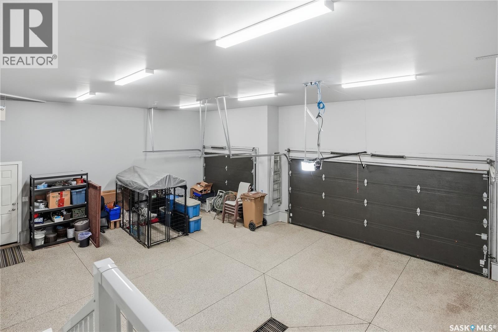 4506 Sandpiper Crescent E, Regina, SK - Indoor Photo Showing Garage