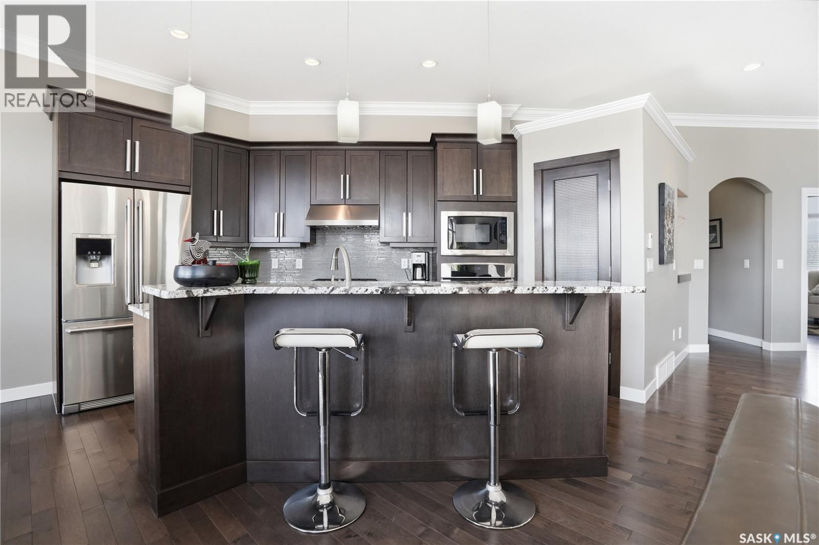 4506 Sandpiper Crescent E, Regina, SK - Indoor Photo Showing Kitchen With Upgraded Kitchen