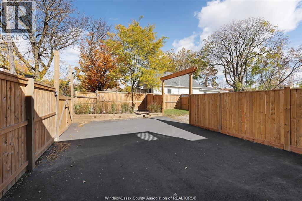700 Brock Unit# A, Windsor, ON - Outdoor
