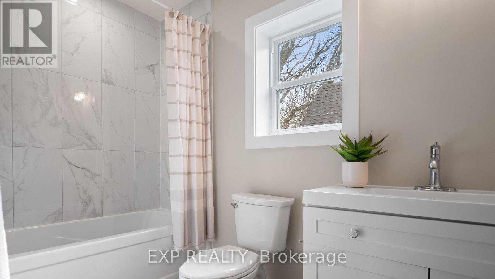 491 Upper Wentworth Street, Hamilton, ON - Indoor Photo Showing Bathroom