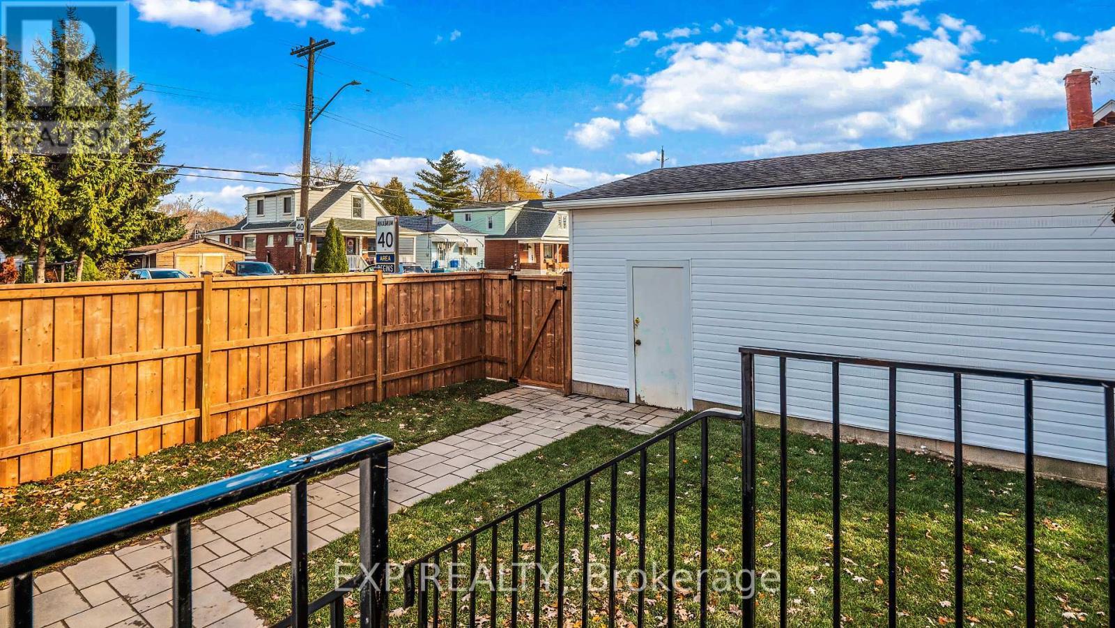 491 Upper Wentworth Street, Hamilton, ON - Outdoor