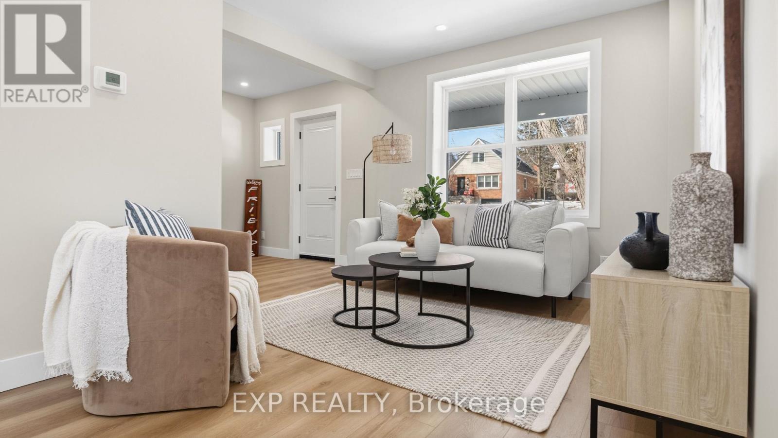 491 Upper Wentworth Street, Hamilton, ON - Indoor Photo Showing Living Room
