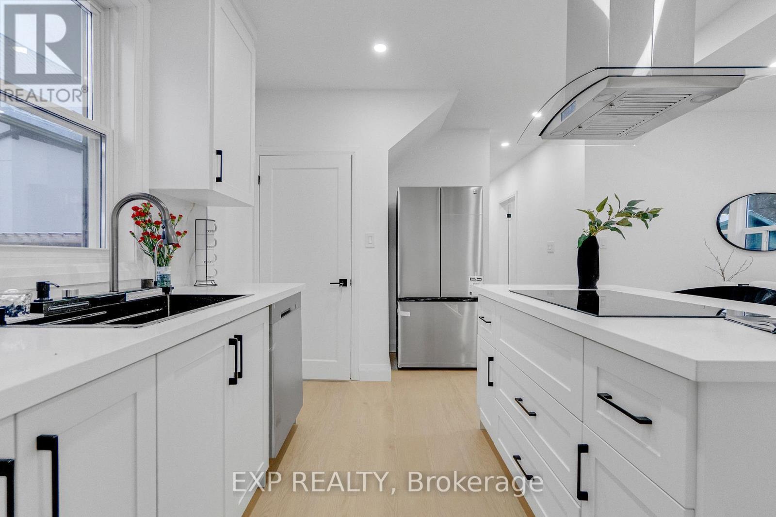 64 Lancaster Street E, Kitchener, ON - Indoor Photo Showing Kitchen With Upgraded Kitchen