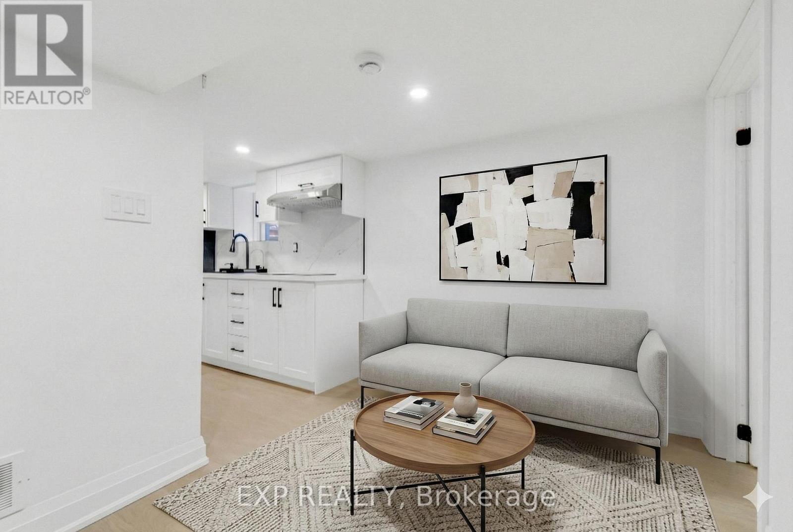 64 Lancaster Street E, Kitchener, ON - Indoor Photo Showing Living Room