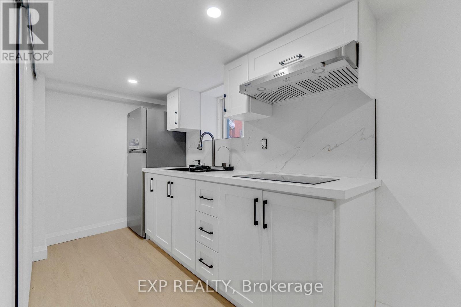 64 Lancaster Street E, Kitchener, ON - Indoor