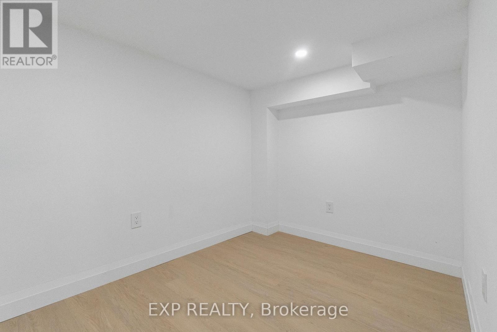 64 Lancaster Street E, Kitchener, ON - Indoor Photo Showing Other Room