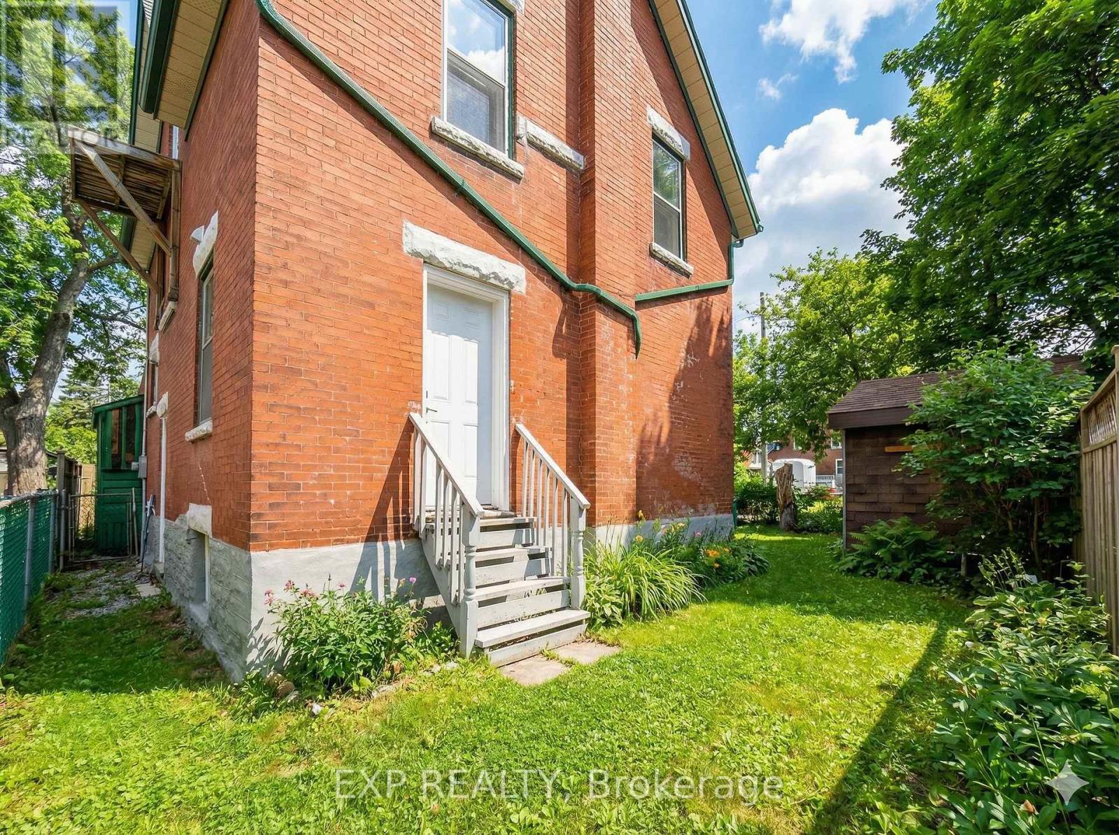 64 Lancaster Street E, Kitchener, ON - Outdoor With Exterior