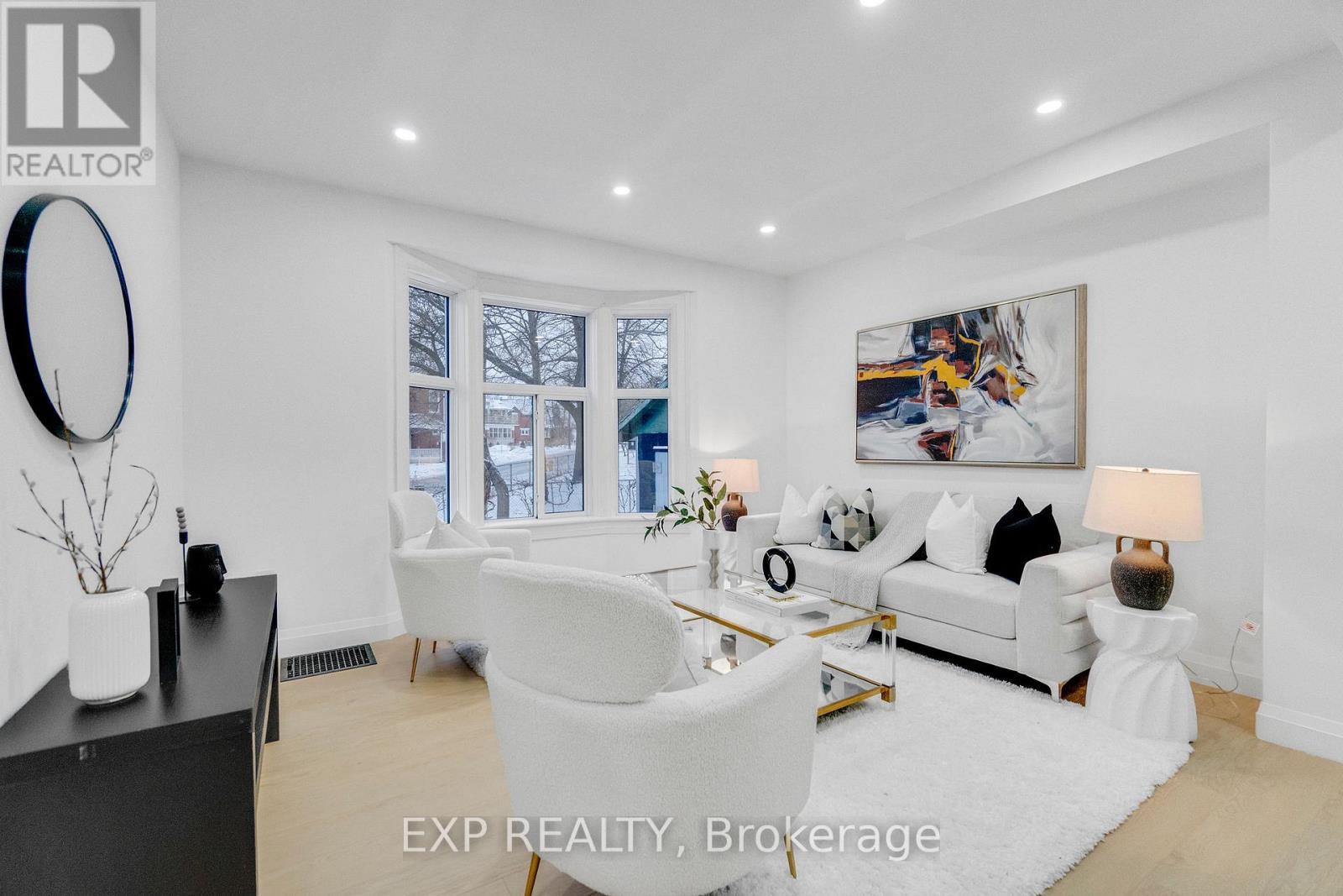 64 Lancaster Street E, Kitchener, ON - Indoor