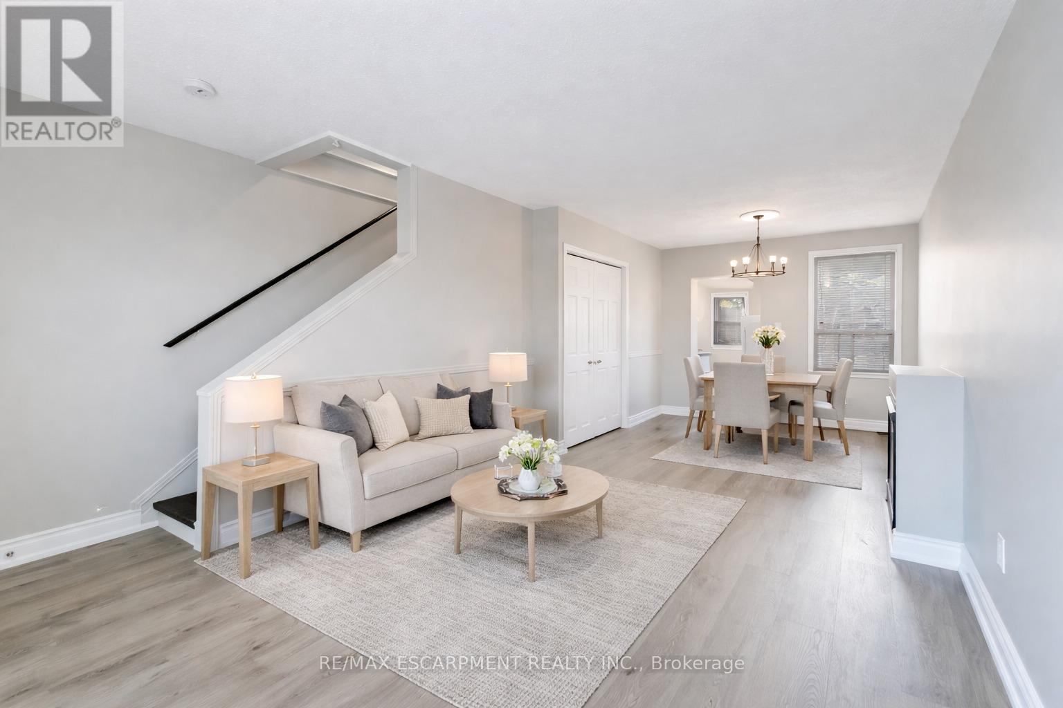 Virtually Staged - 187 Barton Street W, Hamilton, ON - Indoor Photo Showing Living Room