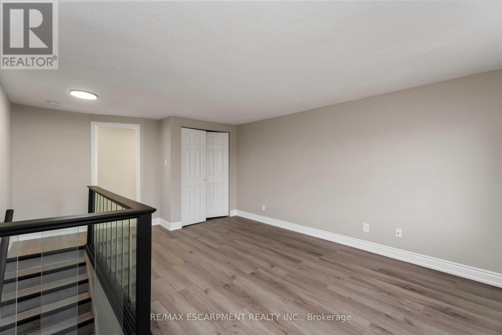 187 Barton Street W, Hamilton, ON - Indoor Photo Showing Other Room