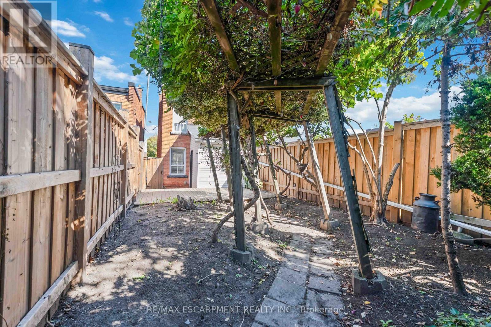 187 Barton Street W, Hamilton, ON - Outdoor