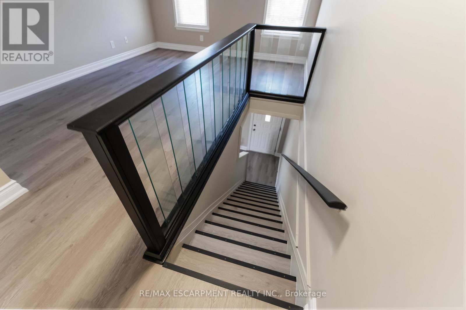 187 Barton Street W, Hamilton, ON - Indoor Photo Showing Other Room