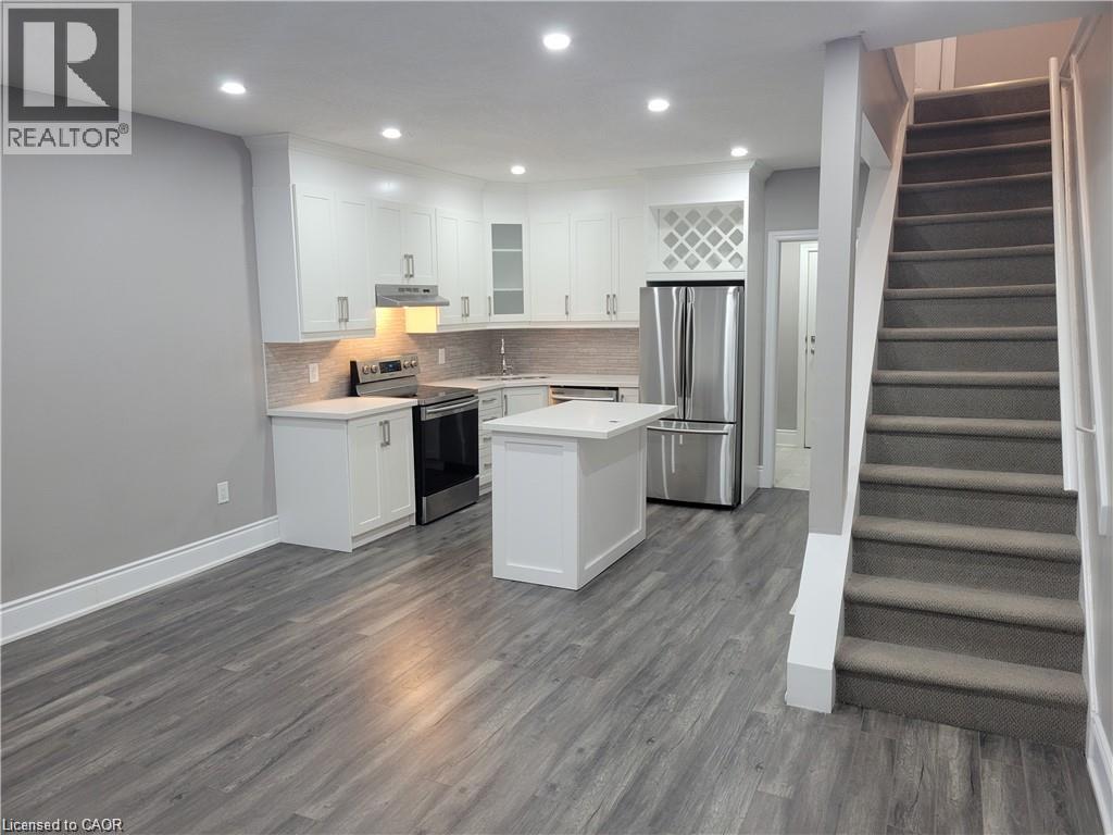 27 Belmont Avenue, Hamilton, ON - Indoor Photo Showing Kitchen