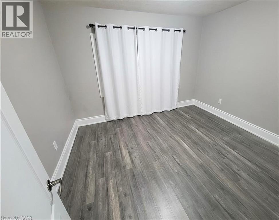 27 Belmont Avenue, Hamilton, ON - Indoor Photo Showing Other Room