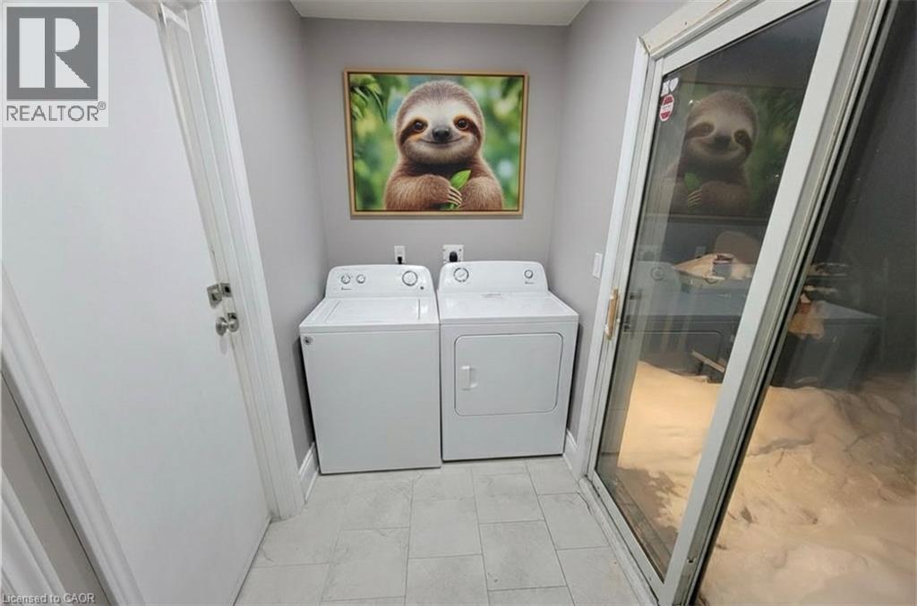 27 Belmont Avenue, Hamilton, ON - Indoor Photo Showing Laundry Room