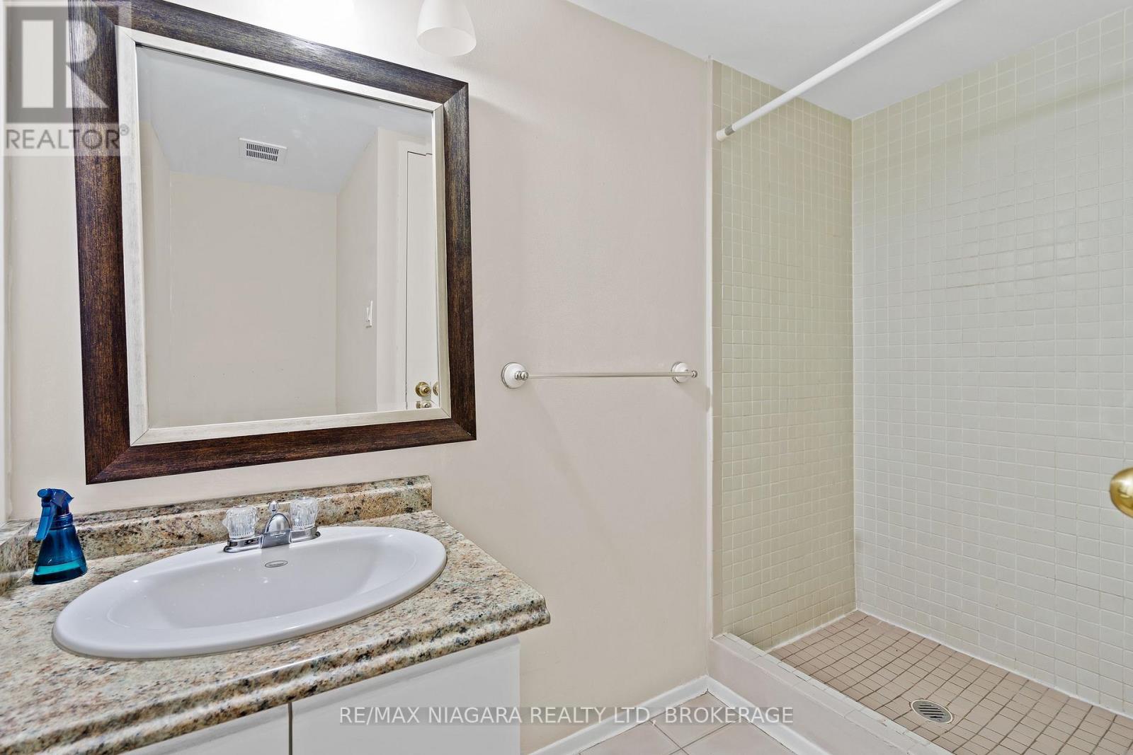 Three piece bath. One of two bathrooms within. - 502 - 7 Gale Crescent, St. Catharines (E. Chester), ON - Indoor Photo Showing Bathroom