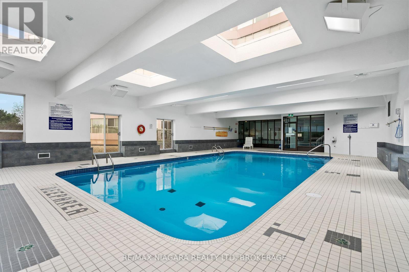 Indoor pool. - 502 - 7 Gale Crescent, St. Catharines (E. Chester), ON - Indoor Photo Showing Other Room With In Ground Pool