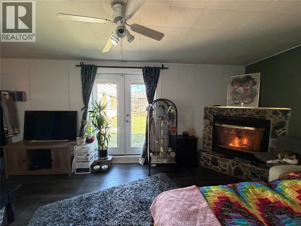 858 Laporte, Windsor, ON - Indoor Photo Showing Living Room With Fireplace