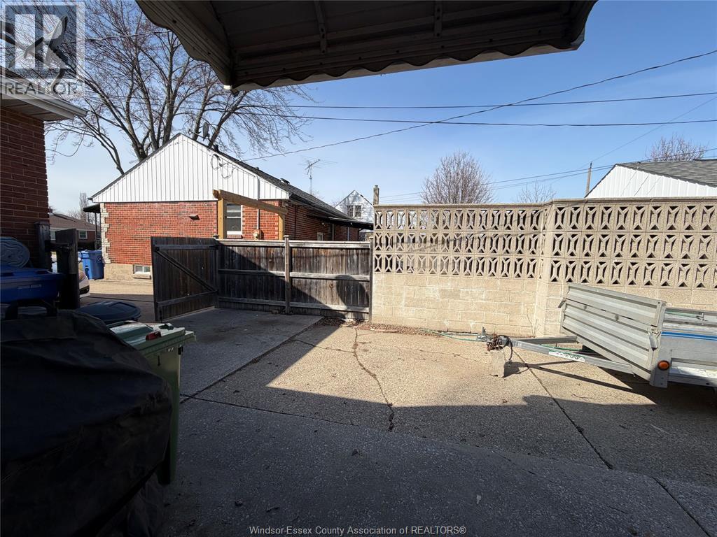 858 Laporte, Windsor, ON - Outdoor With Exterior