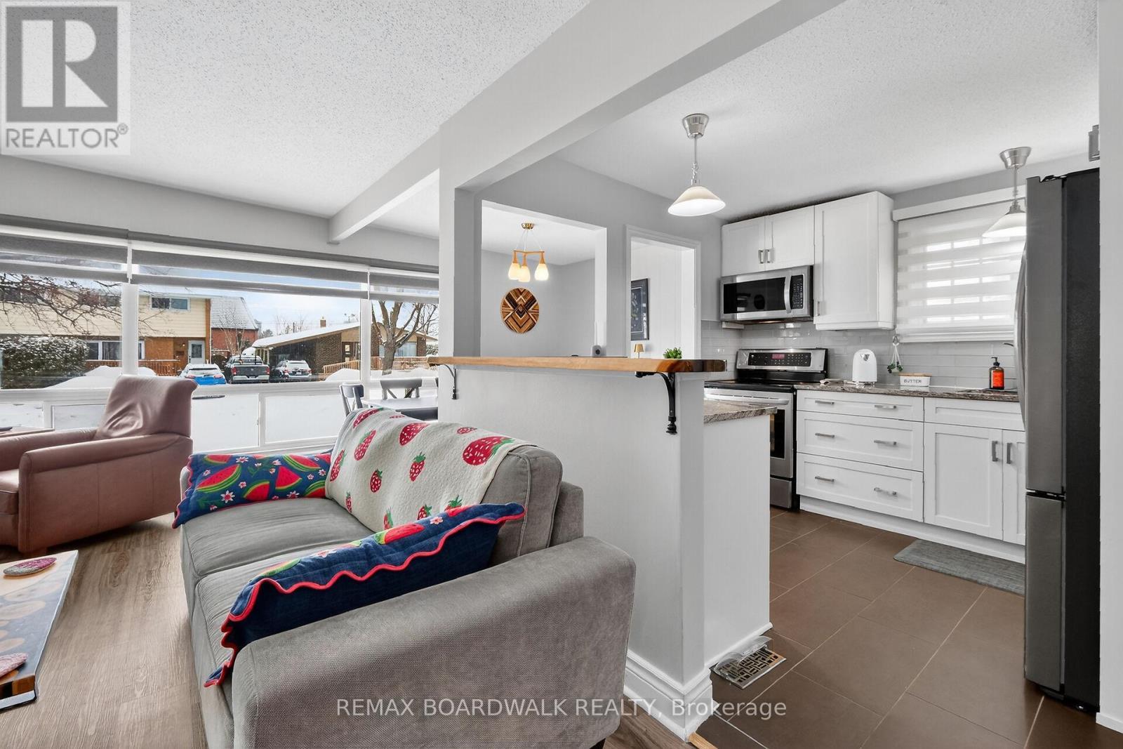 2462 Tupper Avenue, Ottawa, ON - Indoor Photo Showing Kitchen