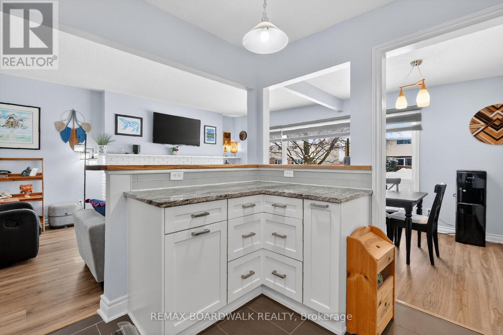 2462 Tupper Avenue, Ottawa, ON - Indoor