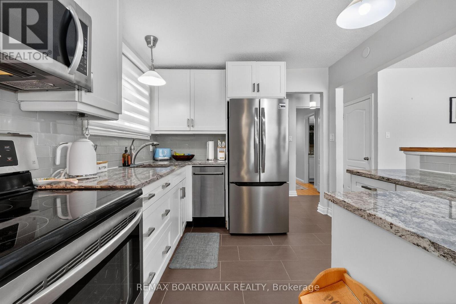 2462 Tupper Avenue, Ottawa, ON - Indoor Photo Showing Kitchen With Stainless Steel Kitchen With Upgraded Kitchen