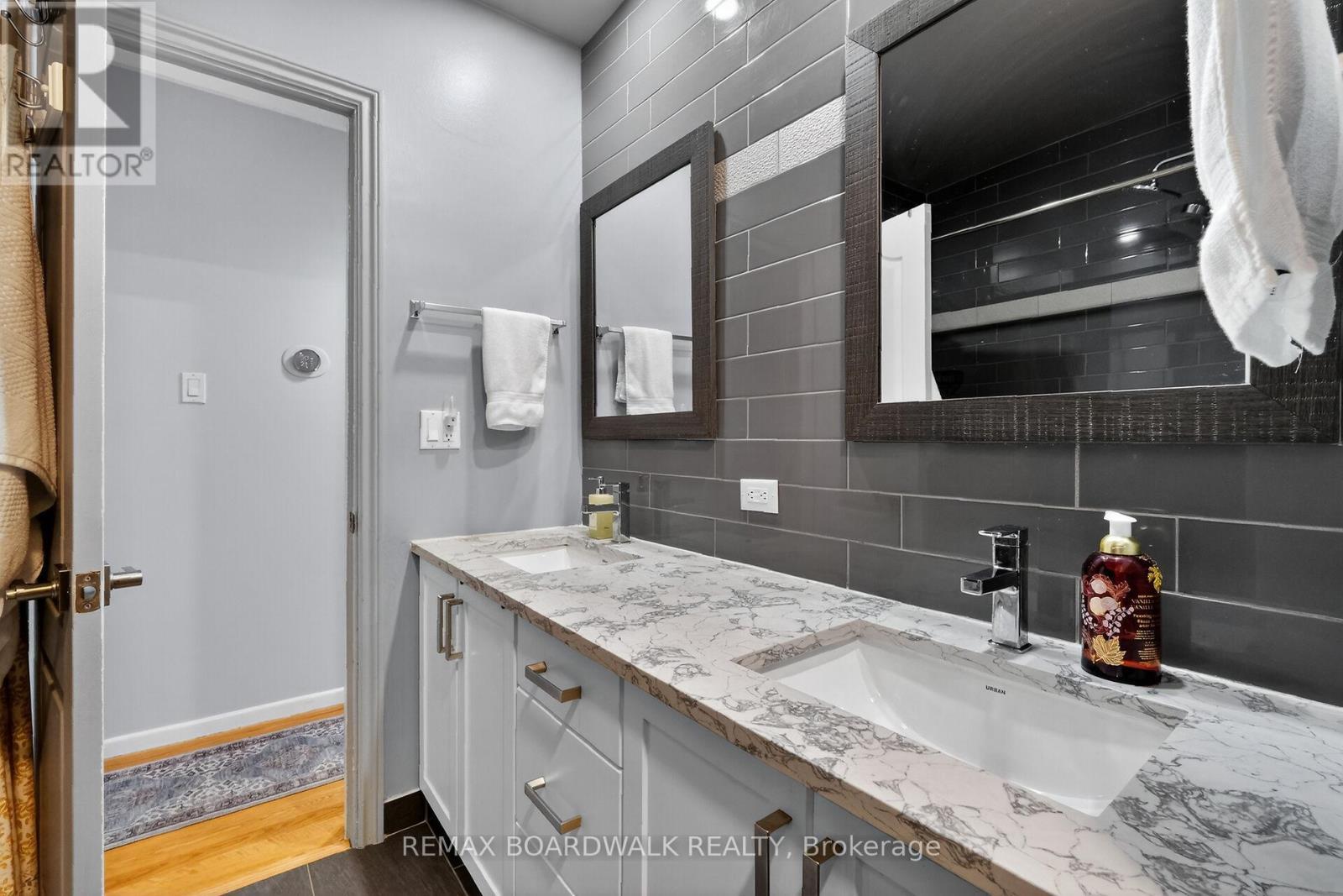 2462 Tupper Avenue, Ottawa, ON - Indoor Photo Showing Bathroom