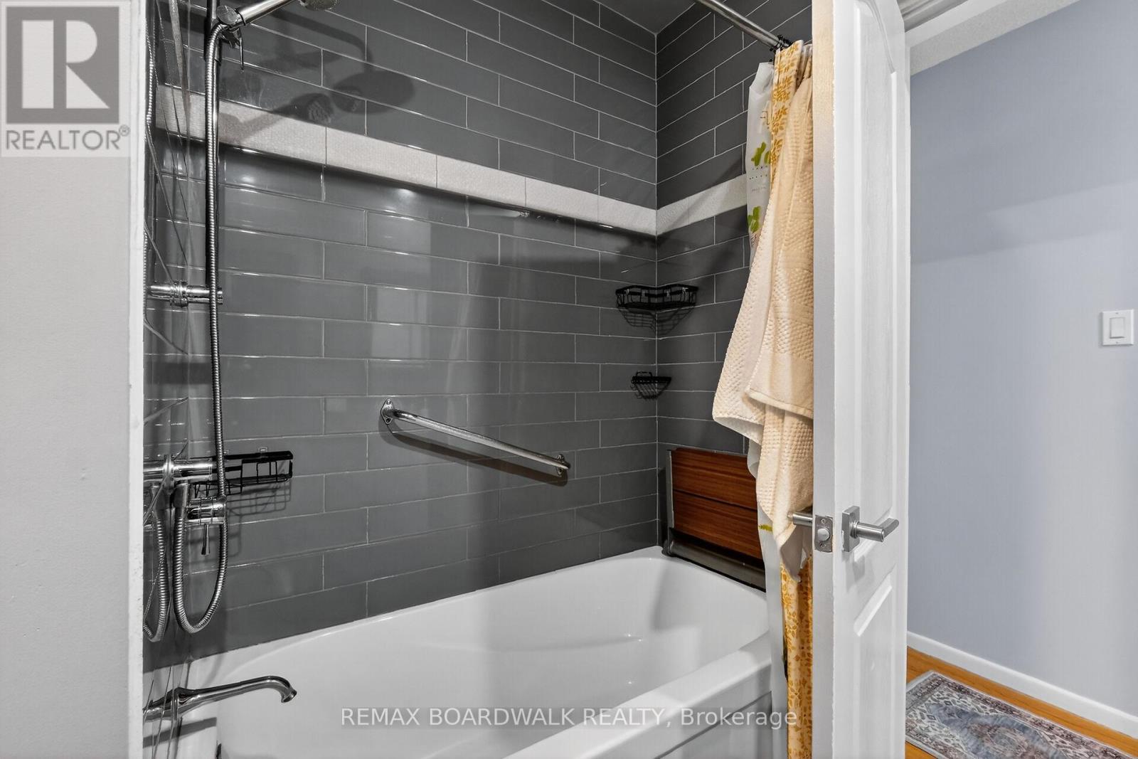 2462 Tupper Avenue, Ottawa, ON - Indoor Photo Showing Bathroom