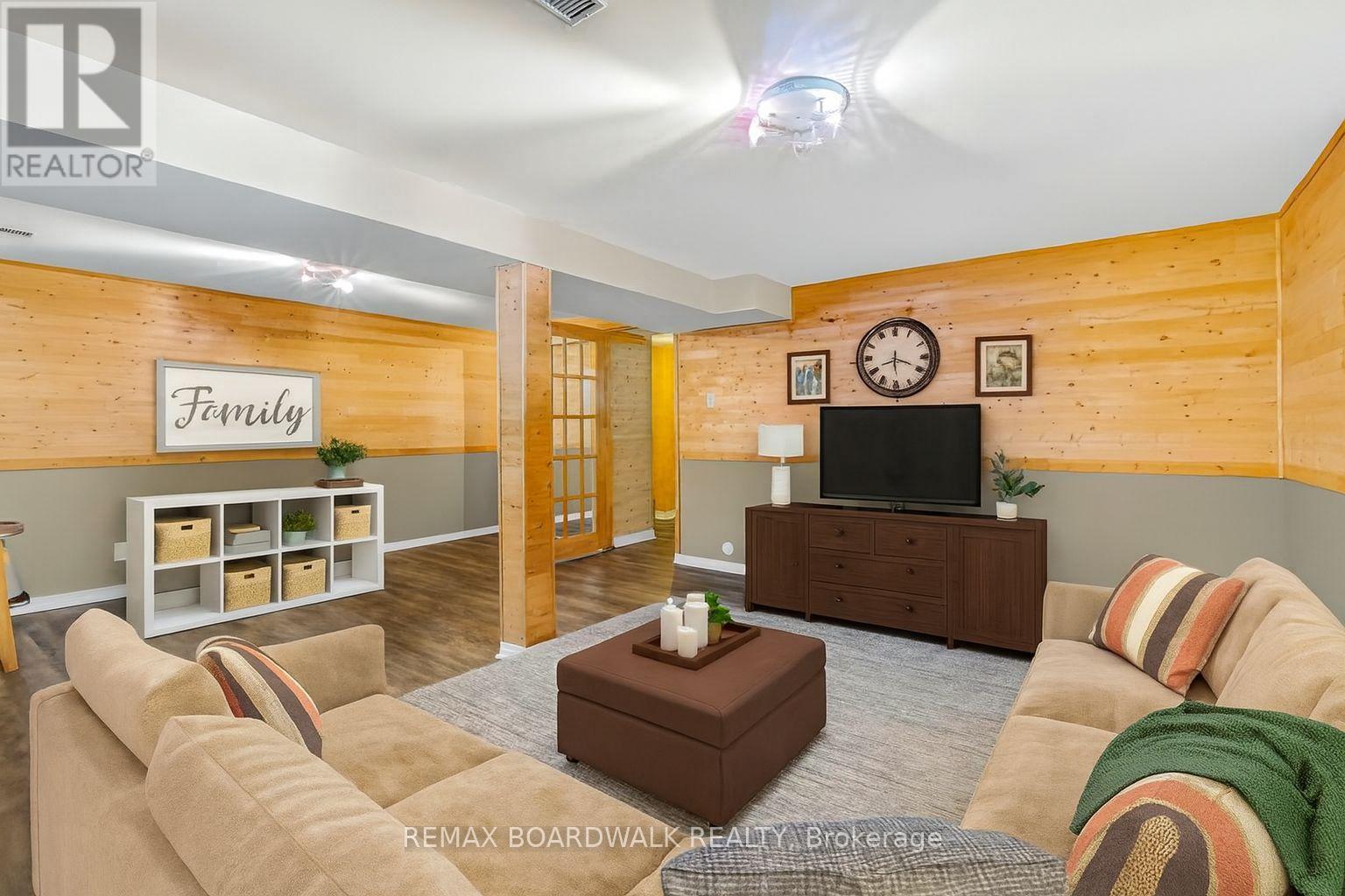 **Virtually Staged** - 2462 Tupper Avenue, Ottawa, ON - Indoor