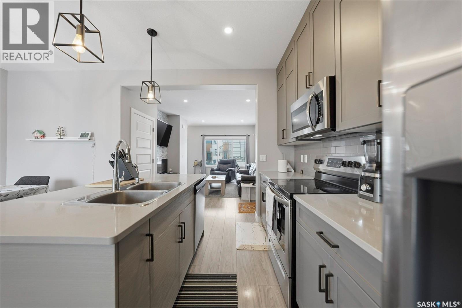 608 Brighton Gate, Saskatoon, SK - Indoor Photo Showing Kitchen With Double Sink With Upgraded Kitchen