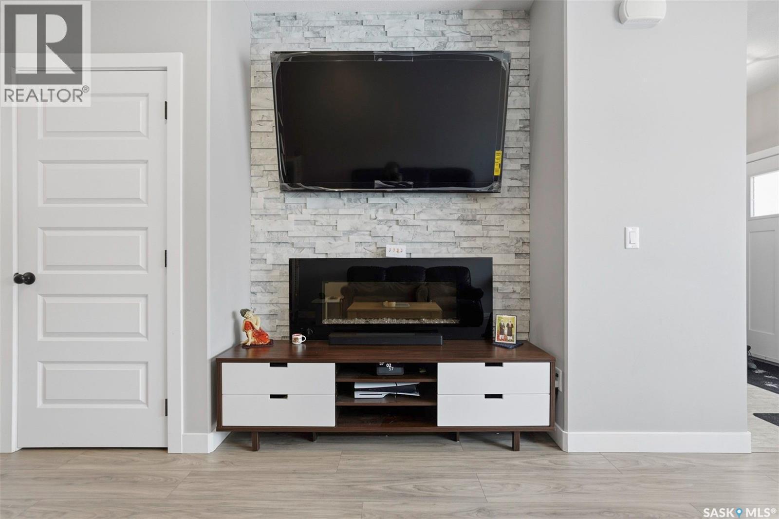 608 Brighton Gate, Saskatoon, SK - Indoor Photo Showing Living Room With Fireplace