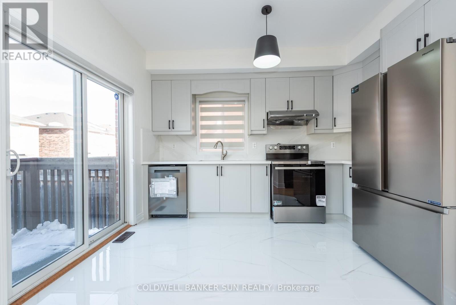 13 Travis Crescent, Brampton, ON - Indoor Photo Showing Kitchen