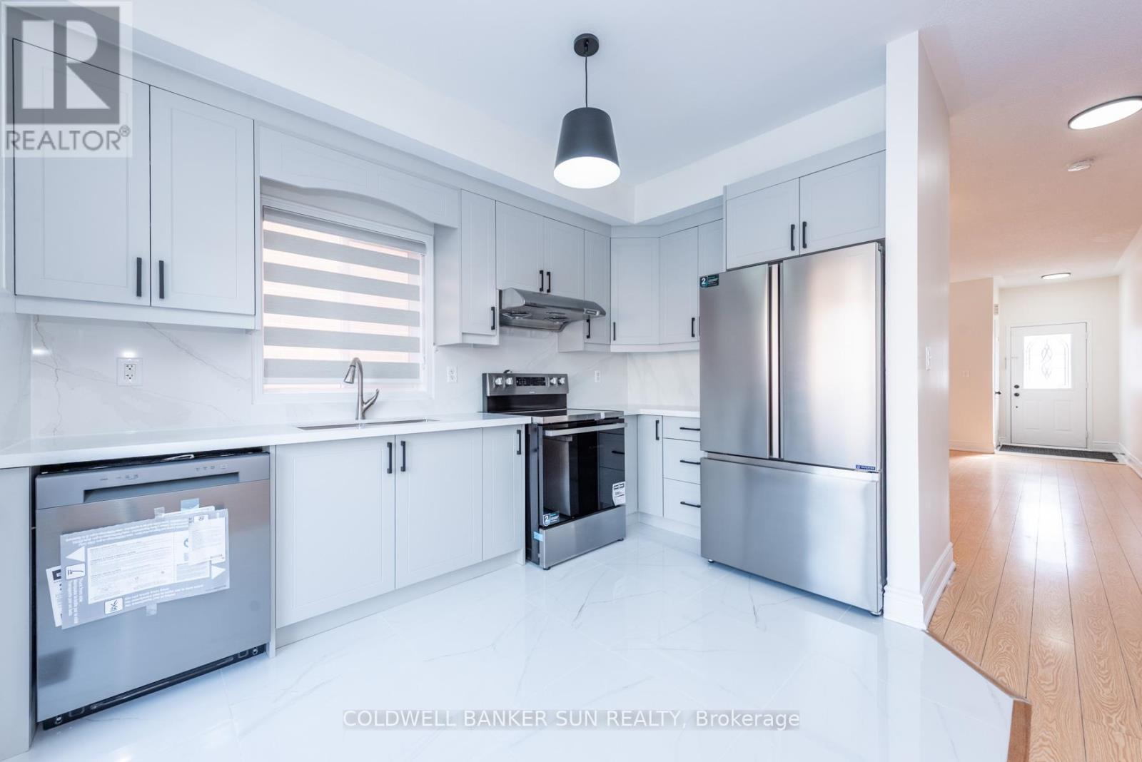 13 Travis Crescent, Brampton, ON - Indoor Photo Showing Kitchen