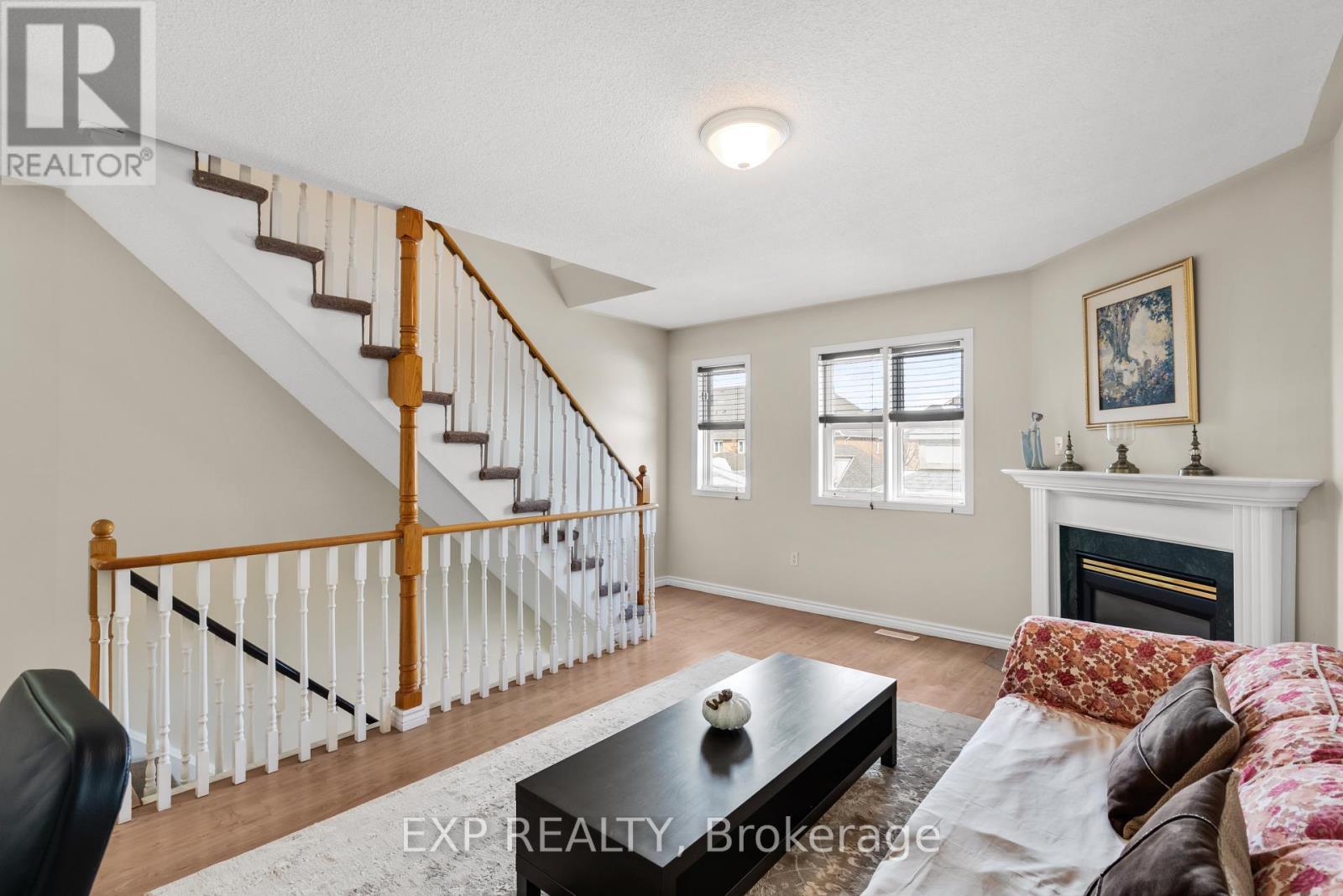 9039 Yonge Street, Richmond Hill, ON - Indoor Photo Showing Living Room With Fireplace